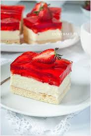 Do dziś pamiętam, że jako dziecko zajadałam się tylko biszkoptem z kremem maślanym. Biszkopt Z Truskawkami I Kremem Budyniowym I Love Bake Dessert Recipes Cake Recipes Desserts