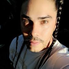 Elliot Martinez's Instagram, Twitter & Facebook