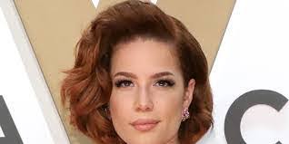 Ashley Haseley's Instagram, Twitter & Facebook