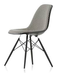 For a more luxurious lounge chair, the eameses created the eames lounge chair and ottoman set. Vitra Eames Plastic Side Chair Dsw Mit Checker Stoffbezug Von Alexander Girard Markanto