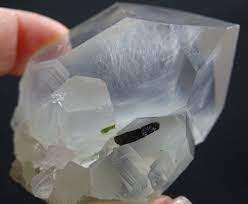 Transmitter Quartz Crystal With Cloudy Inclusions And Dark Green Epidote Crystals 48 Plus Shipping 67 X 45 X 37 Mm 112 Grams Crystals Quartz Quartz Crystal
