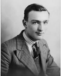 My grandad in 1939. It's the eve of what would've been his 101st birthday!  I love his silent movie star looks here 🤩 I wish I'd asked him about his  sense of