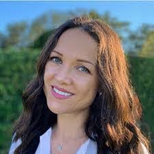 Doreen Farrell's Instagram, Twitter & Facebook