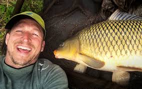 Do canoes over 14 feet need registration in Texas?