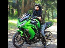 Cewe test ride new ninja 250 fi 2018 terbaru #motovlog4. 10 Ide Wanita Hijab Naik Motor Ninja Angela T Graff