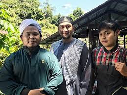 Drama | tv movie 31 october 2020. Sinopsis Telefilem Demi Tuhan Aku Bersaksi Rtm Zikri Husaini