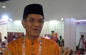 Dato' darjah kebesaran dato' sultan salahuddin abdul aziz shah (d.s.s.a.) → dato' darjah kebesaran dato' sultan sharafuddin idris shah (d.s.i.s.) → dato' ( title for female recipients is datin paduka ). Datuk Seri Zainal Abidin Osman Archives Malaysiagazette