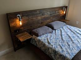 17 Superbes Inspirations Pour Recuperer Votre Bois De Palette Tete De Lit Rustique En Bois Tetes De Lit Rustique Tete De Lit Maison