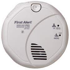Our team has spent weeks doing thorough research on these items as we want to ensure that only the best quality detectors are recommended on our site to keep you and your family safe. First Alert Ac Hardwired Combination Smoke And Carbon Monoxide Detector With Battery Back Up Lowe S Canada