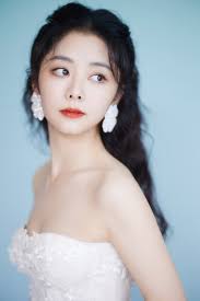 Đàm Tùng Vận: Tiểu Hoa 9X thấp bé nhưng có số "vượng bạn diễn", giúp Nhậm  Gia Luân