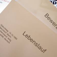 Mit einem ansprechenden deckblatt kann man jede bewerbung aufwerten. Bewerbung Mit Diesen Fehlern Auf Dem Deckblatt Konnten Sie Sich Blamieren Karriere