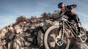 Aaron Gwin Meets the new YT JEFFSY 27