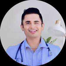 This is the BEST part of social media. I can't imagine any other way where  someone could "cold call" @stephenking, he picks up the phone and answers a  question of a newbie