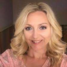 Karen Rugg's Instagram, Twitter & Facebook