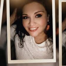 Robyn Calhoun's Instagram, Twitter & Facebook