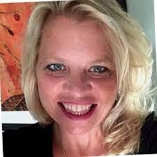 Dawn Lavelle's Instagram, Twitter & Facebook