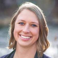 Kelly Lenhardt's Instagram, Twitter & Facebook