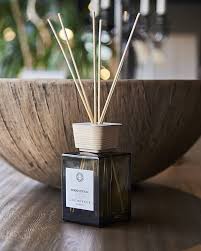 فواحة بمزيج مثالي بين الإبداع والحرف اليدوية الايطالية Diffuser Smell Italianluxury Italian Homedeco Homed Diffuser Sticks Diffuser Artificial Plants
