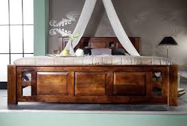 Manche lassen sich mit vorhängen ausstatten, die das gesamte bett umschließen und als sichtschutz dienen. Bett Akazie 200x200x90 Nougat Lackiert Oxford Kaufland De