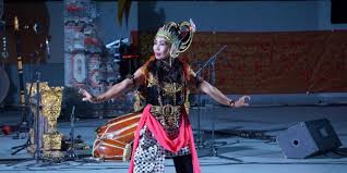 Ini adalah tarian yang berasal dari yogyakarta yang mana ia diciptakan oleh sultan hamengku buwono v. Tari Gambir Anom Kesenian Klasik Dari Surakarta Gasbanter Journal