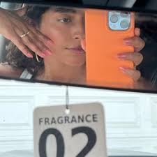 Making life smell really good. GENDERLESS + VEGAN + NON TOXIC