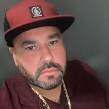 Looking to build a block wall in Jurupa Valley 92509 Busca construir un  muro de bloques en Jurupa Valley 92509. What is the going rate per linear  ft?