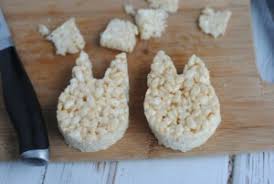 These look great as a centerpiece on the main dinner table. Kitty Cat Rice Krispies Treats The Boop