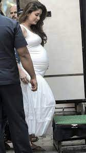 Kareena Kapoor Khan In White 1 Kareena Kapoor Pregnant Bollywood Girls Indian Bollywood Actress