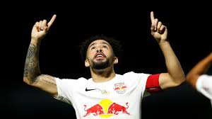 Vencedor do bola de prata em 2019, o volante gerson fez mais uma grande exibição pelo flamengo na última rodada e entrou pela primeira vez para a com a entrada dos dois paraguaios, a seleção do bola de prata volta a ser dominada por estrangeiros, com seis gringos entre os 11 melhores, além. Claudinho Assume Lideranca Da Bola De Ouro E Pode Fazer O Que Nenhum Jogador Conseguiu Na Historia Do Premio Yuri Alberto Leva Nota 10