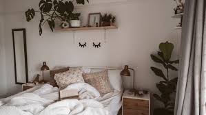 Salah satu inspirasi desain kamar tidur minimalis yang bisa kamu coba adalah desain dari negara asal kimchi alias negara korea. 6 Tips Pilihan Barang Untuk Dekor Kamar Ala Korea Biayanya Nggak Begitu Mahal Kok