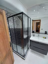 تشكيلة عصرية من الحمامات الصغيرة Bathroom Bathtub