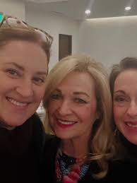 We love seeing our agents create moments like this. Jackie South, one of  our agents in Dallas–Fort Worth, hosted a festive agent Christmas gathering  and gift exchange 🎄✨ So much joy, plenty