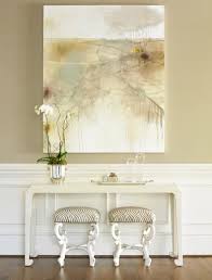 Suzie Courtney Hill Interiors Chic Entrance Foyer Design With Light Gold Walls Paint Color Con Immagini Arredamento Decorazioni Interior Design