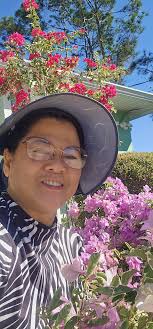 More cuttings today! Same colors, Two different varieties, so excited 😊  🤗, Happy Thursday everyone.