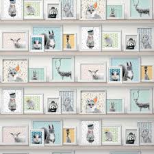 Les lés de papier peint font généralement dans les 50 cm de large ce qui correspond à une dimension standard de cadre 50×70 cm mais vous pouvez faire plus petit ou plus grand selon votre envie. Ideal Pour Une Chambre D Enfant Ce Papier Peint Cadre Animaux Y Apportera Une Touche Ludique Et Tr Tapisserie Chambre Enfants Papier Peint Deco Chambre Enfant