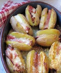 Ce N Est Plus Vraiment L Epoque De Faire Une Raclette Alors On Detourne La Question En Proposant Des Pomme Recettes De Cuisine Pommes De Terre Farcies Recette