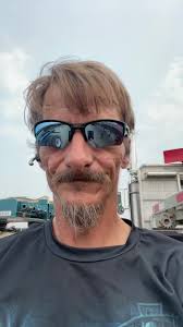 This is a pole trailer for those that don’t know  #poletrailer#trucker#truckdrivers #flatbed#flatdeck#pipehauler#trucking