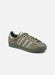 Sie können einige dieser fantastischen fäden einpacken, um einen wirklich ikonischen und stilvollen look zu erhalten. Adidas Originals Superstar Grun Sneaker Bei Sarenza De 343320