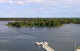 Discovery island marine provincial park occupies the southern portion of discovery island, 3 miles (4.8 km) east of oak bay. Welcome To Discovery Island The Disney Attraction That Never Was