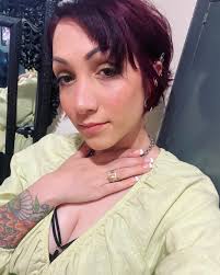 Astrid Molina-Blom (@lavendrr_acid)