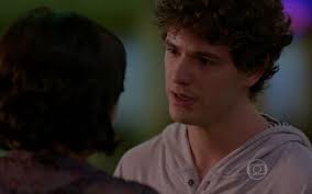 Giane decide fazer book e posa para Caio