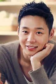 Bis ihm die agentin vivi delay einen letzten auftrag anbietet. Park Yoochun Home Facebook