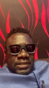 Sister DeeMumu have you seen what VDM did? 😂😂😂