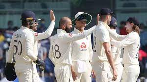 Joe root won the toss on day 2 and with the kind of environment around the decision to bowl first almost sealed the game in england's favour. Ind Vs Eng 2nd Test England Bowlers Break 66 Year Old World Record During 1st Innings Against India Cricket News India Tv