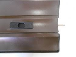 Sistema di bloccaggio a pressione per tapparelle. Catenacciolo Di Sicurezza Per Tapparelle