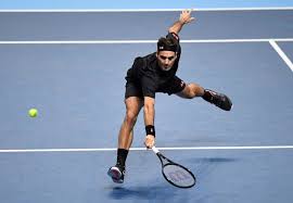 Роджер федерер (roger federer) родился 8 августа 1981 года в швейцарском базеле. Roger Federer Outclasses Novak Djokovic To Reach Atp Finals Semis Arab News