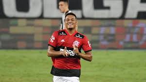 Rodrigo muniz, avançado brasileiro de 20 anos, está a dar nas vistas este ano no flamengo. Carioca Rodrigo Muniz Marca Se Isola Na Artilharia Flamengo Vence O Botafogo No Classico E E Lider
