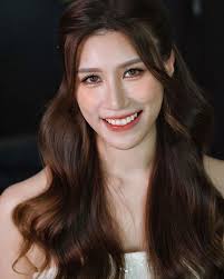 Thai style make up looks for my brides. My makeup style is all about  customization and accentuating your unique facial features. I believe in  enhancing natural beauty rather than masking it. By