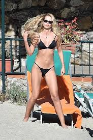 She has been in a longterm relationship with model evandro. Yasmin Brunet Hawtcelebs