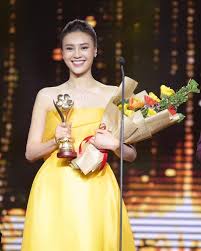 Giải mai vàng là một giải thưởng thường niên nhằm tôn vinh những nghệ sĩ đã có những đóng góp tích cực cho các hoạt động văn hóa nghệ thuật ở việt nam do báo người lao động tổ chức từ năm 1995. Ninh DÆ°Æ¡ng Lan Ngá»c Nháº­n Giáº£i Mai Vang 2010 Máº·c Ao Fan Lam 2020 Diá»‡n Trang Sá»©c Báº¡c Tá»·